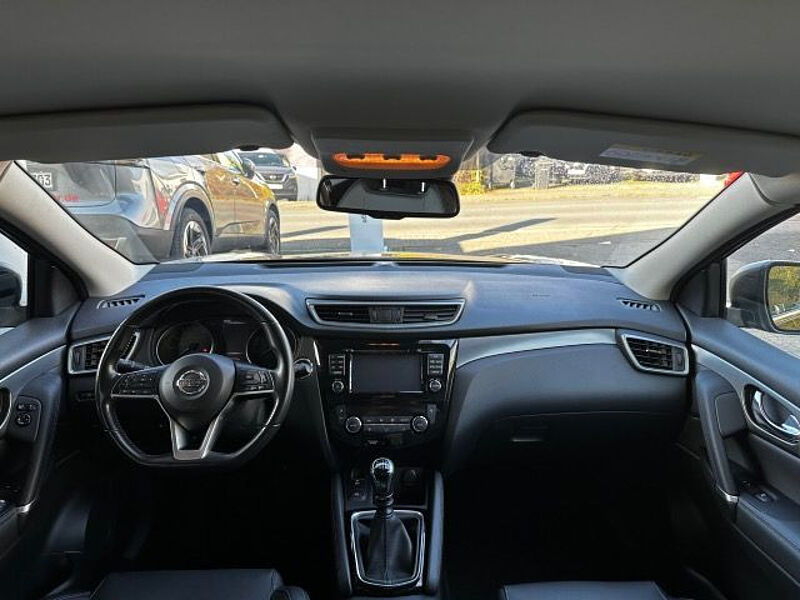 Nissan Qashqai 1,6l DIG-T Tekna 6MT 163PS Navi Leder